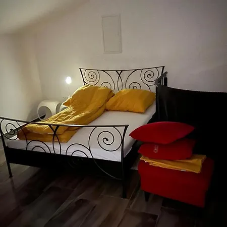 Una *